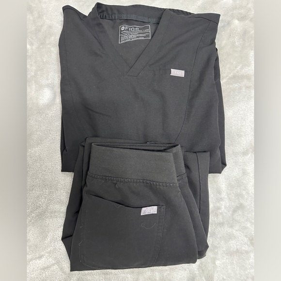 Figs Halle V-neck Scrub top Set - Picture 1 of 8